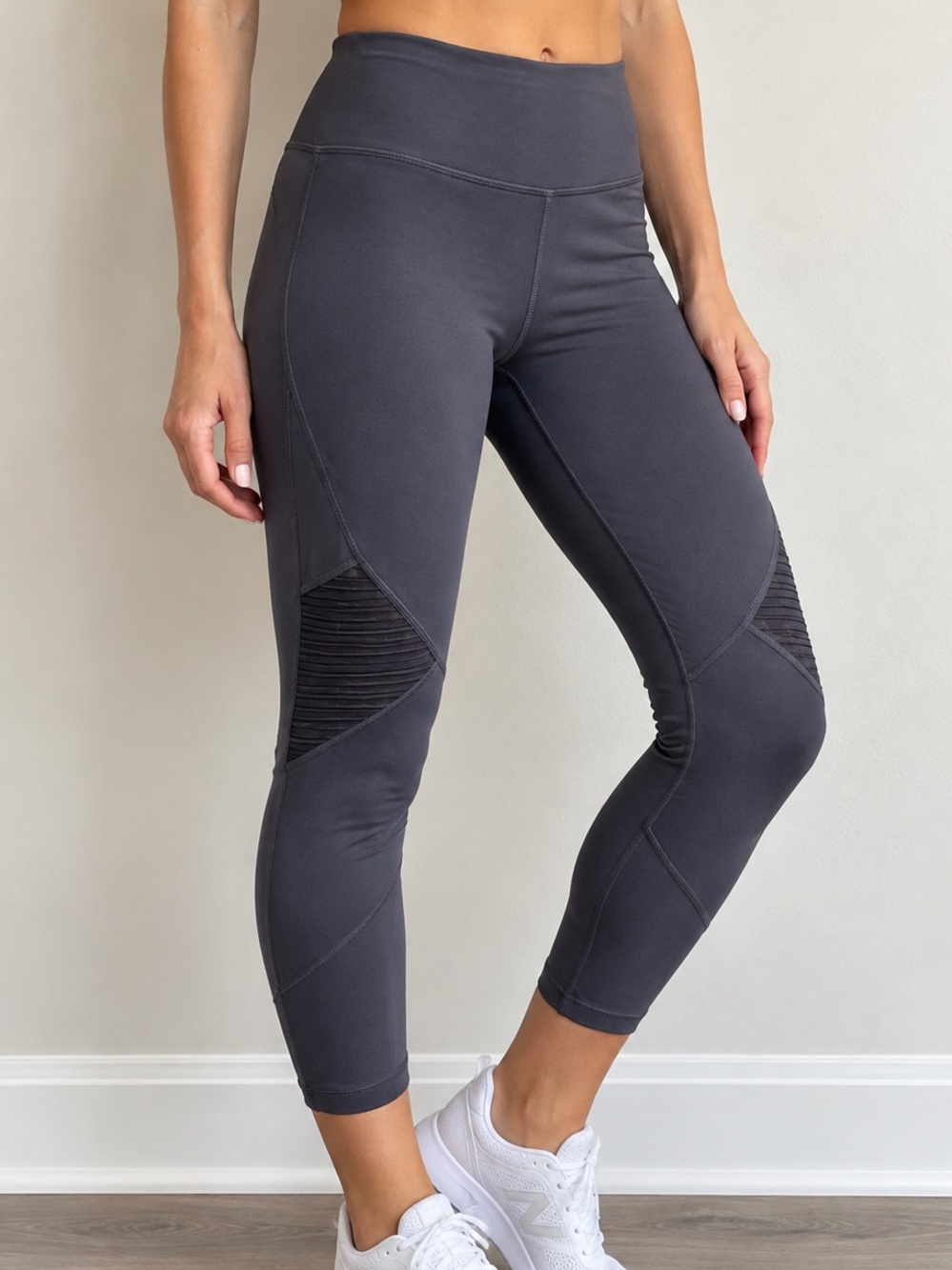 Fabletics High Rise Mesh Panel Capri Performance Leggings Pants Grey XS